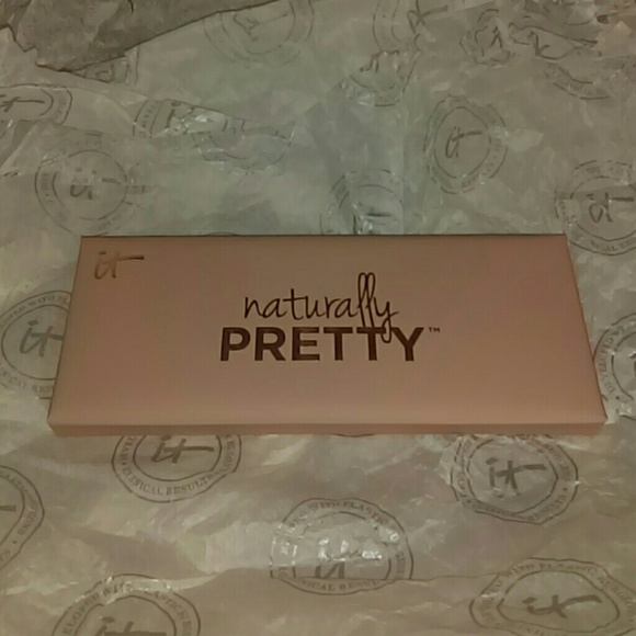 It Cosmetics Naturally Pretty pallette - Picture 2 of 4